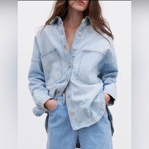 ZARA Light Wash Blue Oversized Denim Jean Jacket
Shacket Button Front SIZE M